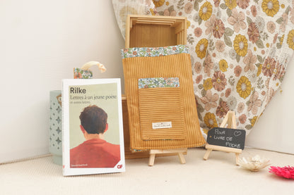 ma pochette à livre fleurie jaune