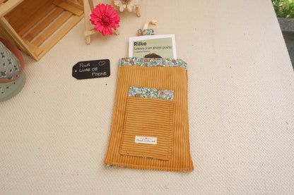 ma pochette à livre fleurie jaune