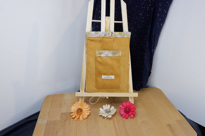 pochette de protection pour livre de poche jaune et fleurie