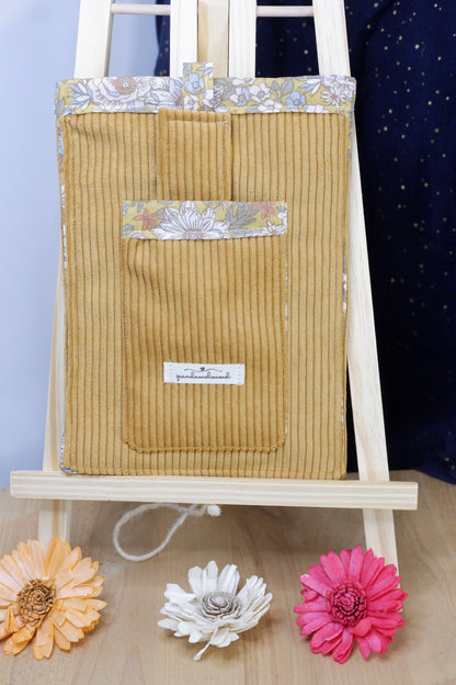 pochette de protection pour livre de poche jaune et fleurie
