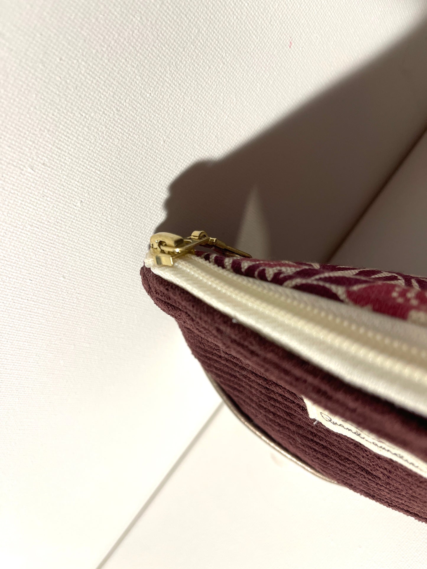 Ma pochette velours fourre-tout violette fleurie