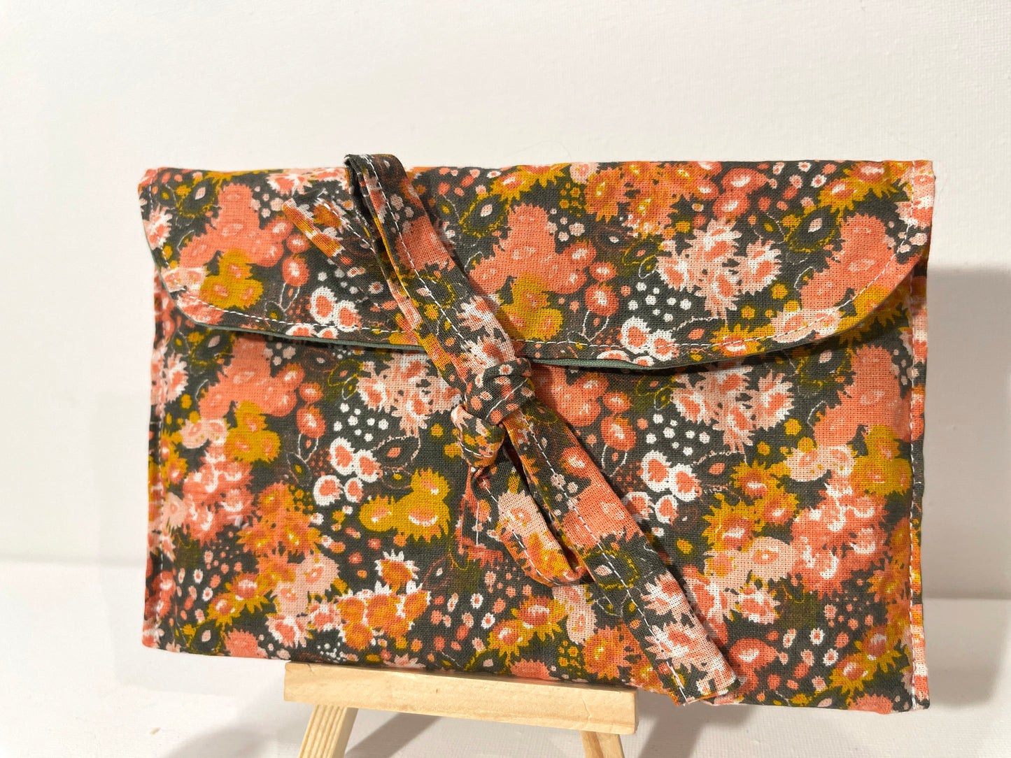 Ma petite pochette fleurie orange.