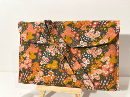 Ma petite pochette fleurie orange.