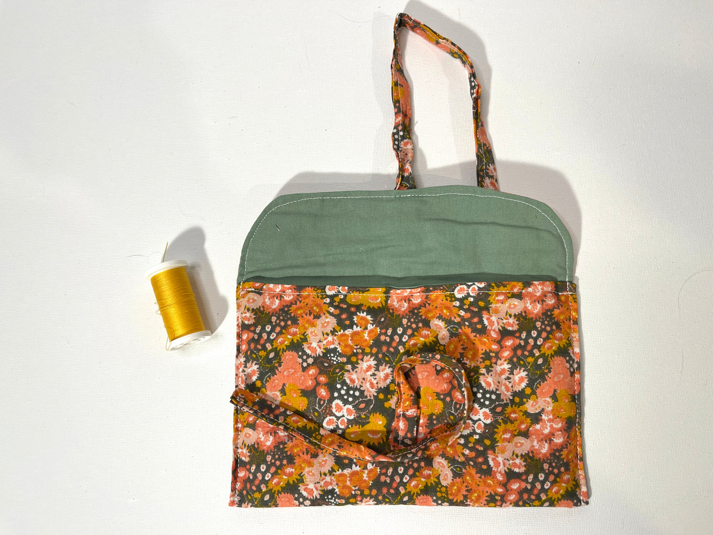 Ma petite pochette fleurie orange.