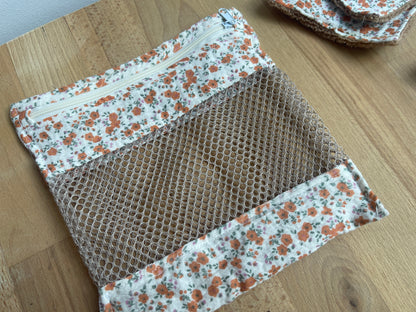 Kit de 5 lingettes avec leur filet de lavage.