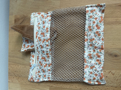 Kit de 5 lingettes avec leur filet de lavage.