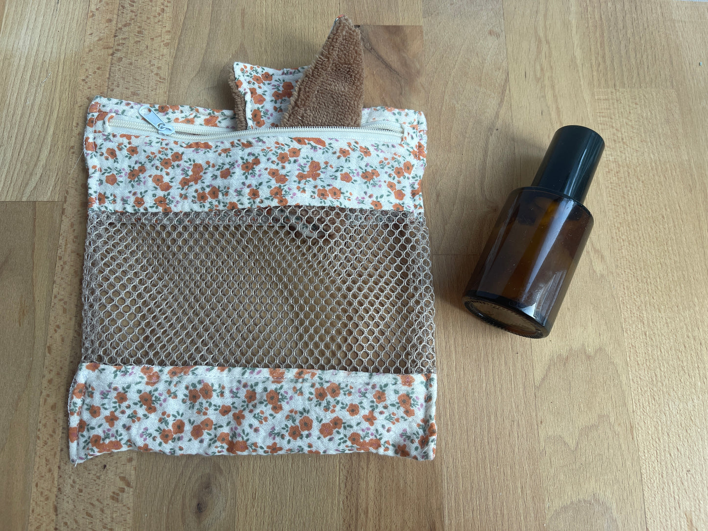 Kit de 5 lingettes avec leur filet de lavage.