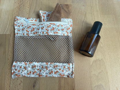 Kit de 5 lingettes avec leur filet de lavage.