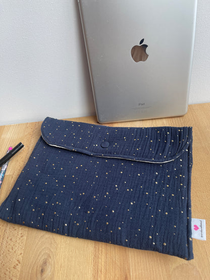 Ma pochette iPad bleue nuit