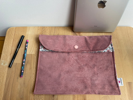 ma pochette Ipad en velours rose