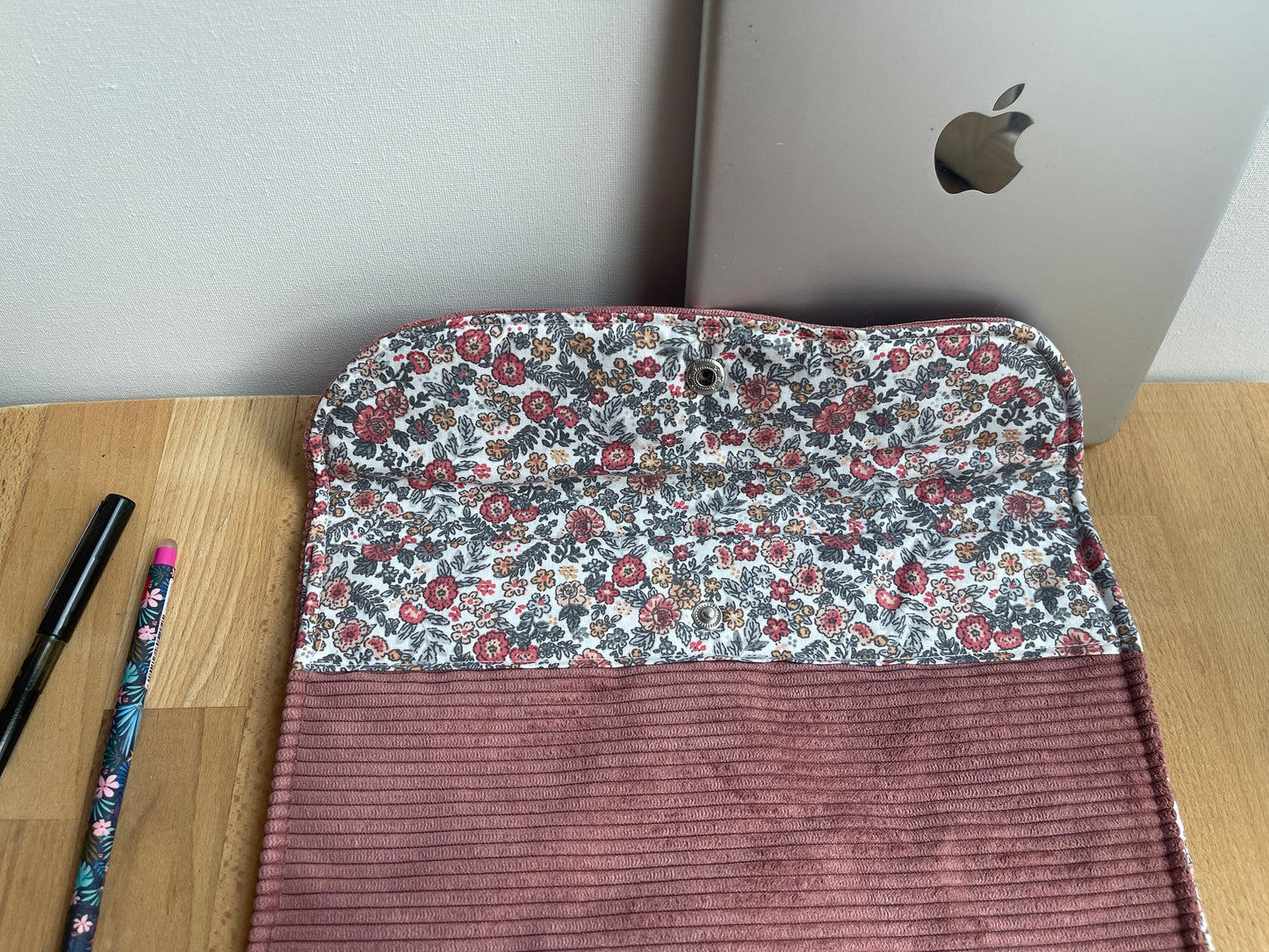ma pochette Ipad en velours rose