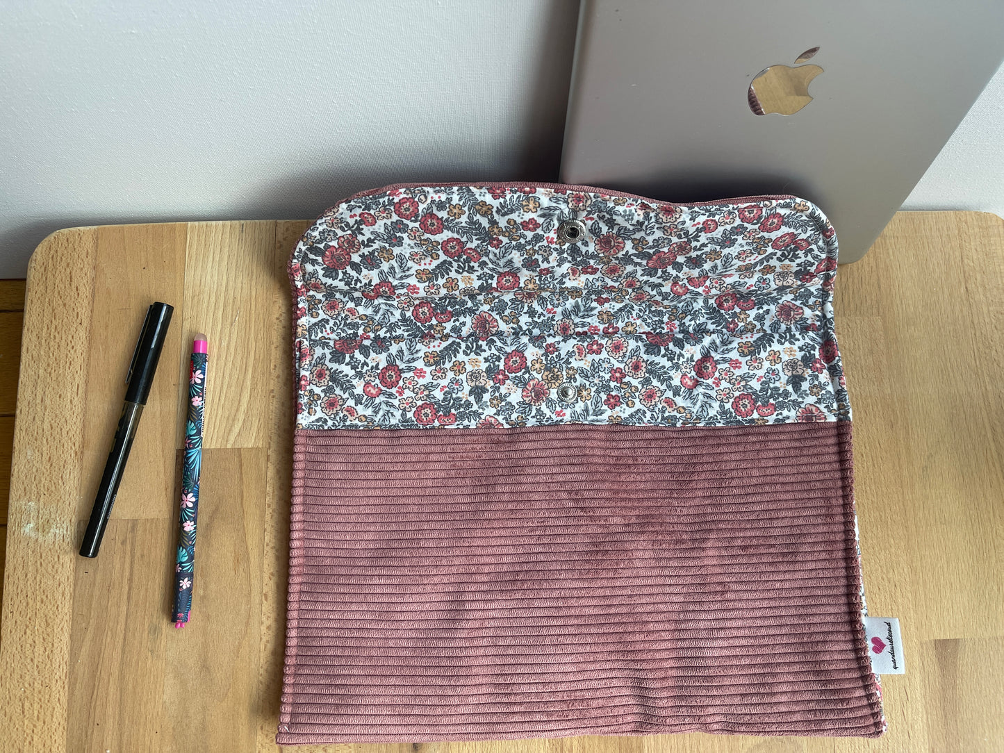 ma pochette Ipad en velours rose