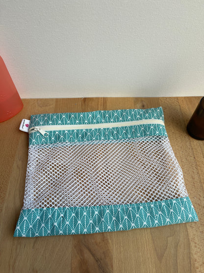 kit de 5 lingettes démaquillantes lavables avec un filet de lavage assorti