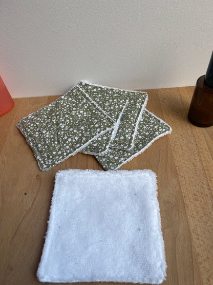 kit de 5 lingettes démaquillantes lavables avec un filet de lavage assorti