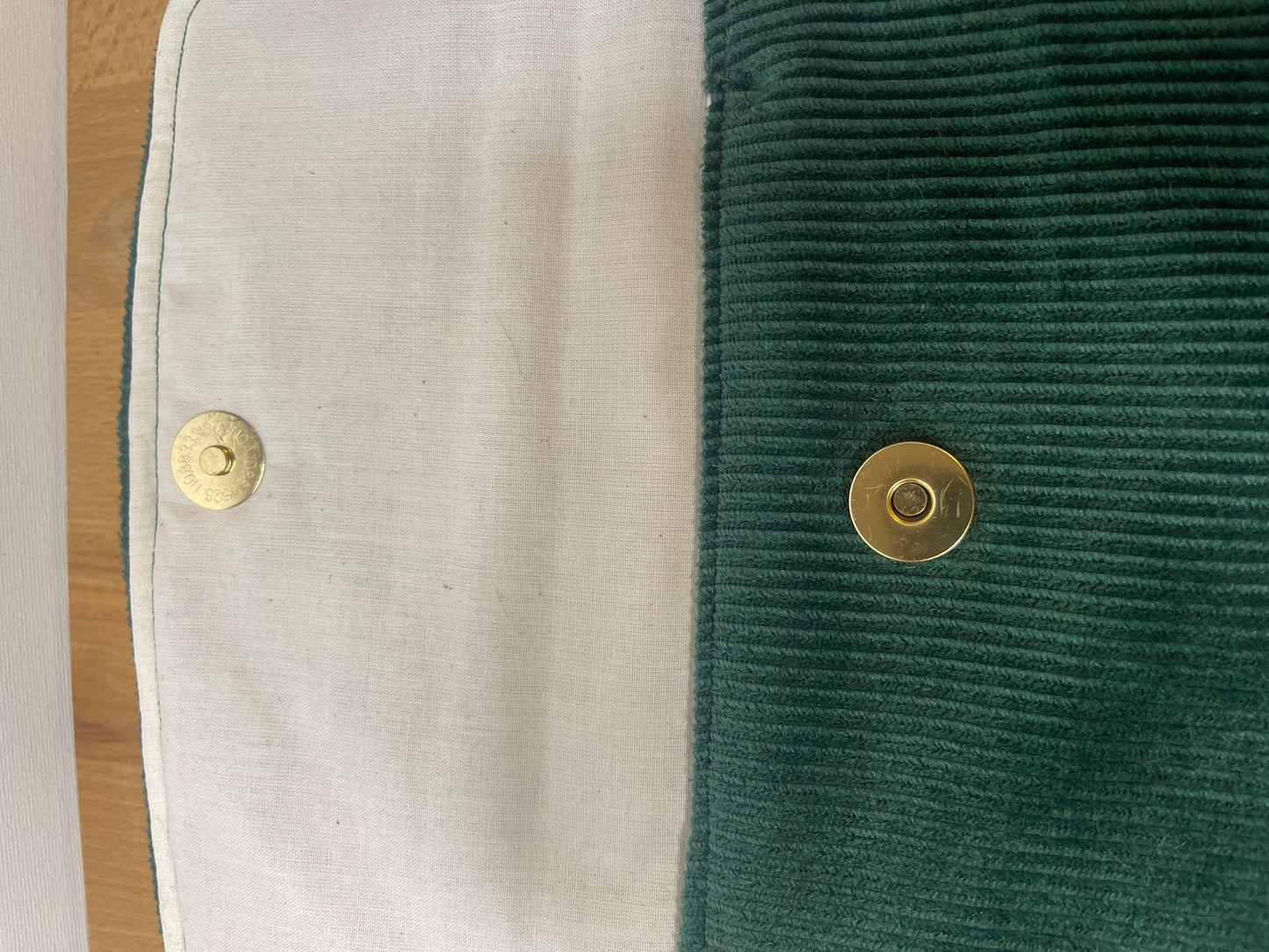 Pochette en velours vert & fausse fourrure léopard