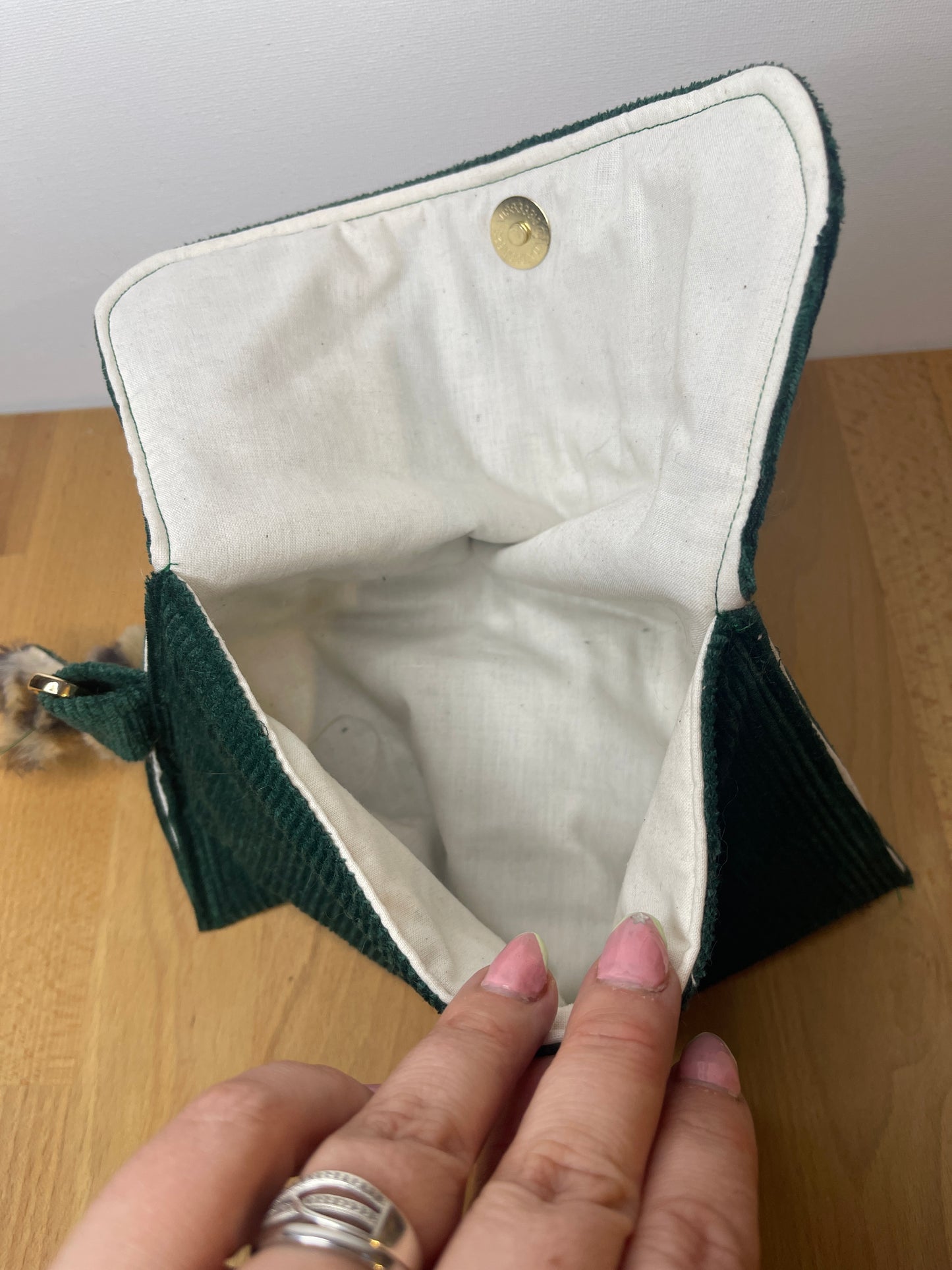Pochette en velours vert & fausse fourrure léopard
