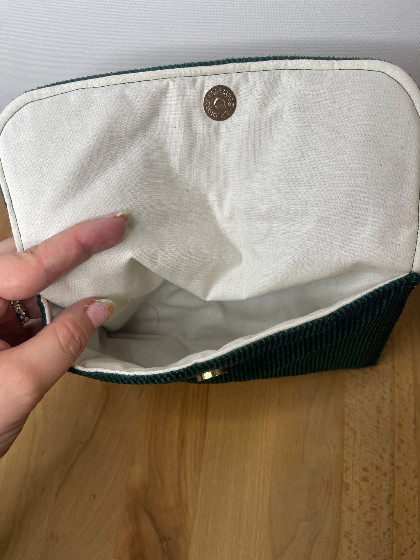 Pochette en velours vert & fausse fourrure léopard