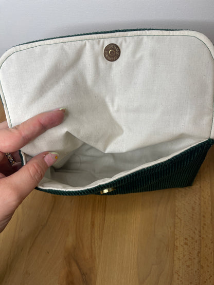 Pochette en velours vert & fausse fourrure léopard